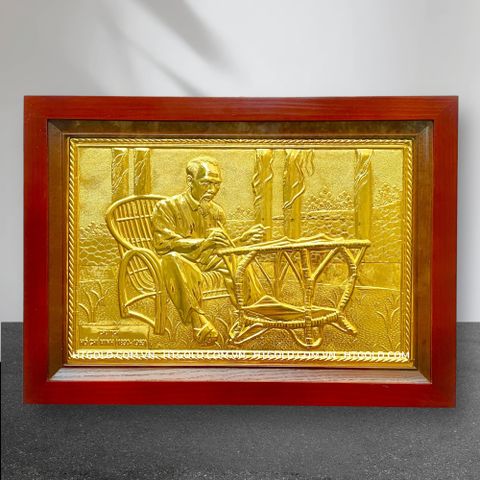 TRANH ĐỒNG BÁC HỒ NGỒI GHẾ MÂY DÁT VÀNG (38cm*54cm)