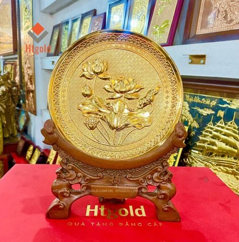 QUÀ TẶNG TRANH ĐĨA HOA SEN BẰNG ĐỒNG, MẠ VÀNG 24K (Đường kính 20cm; Tổng chiều cao 28cm)
