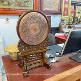 QUÀ TẶNG MẶT TRỐNG ĐỒNG BẰNG ĐỒNG ĐỎ + GIÁ TRỐNG ĐỂ BÀN GỖ CẨM (KT: Ngang 35cm; Cao 56cm)