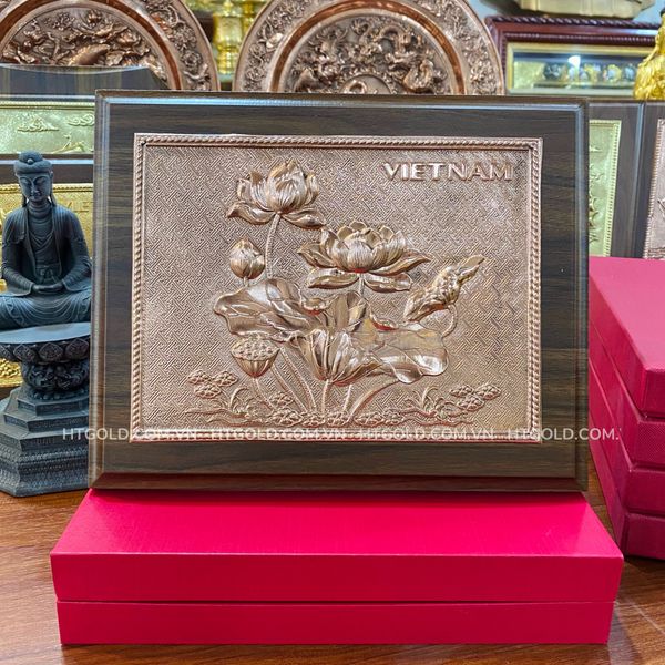 Quà tặng tranh hoa sen bằng đồng đỏ cao cấp (Kích thước  20cm x 25cm)