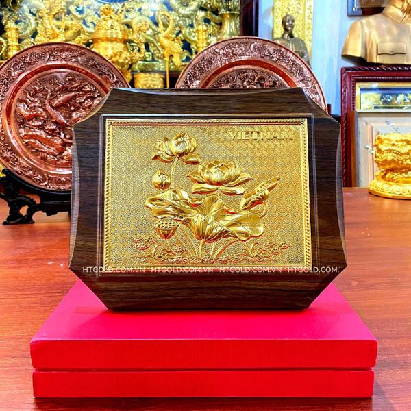 Quà tặng tranh hoa sen mạ vàng 24k (Kích thước 20cm x 25cm)