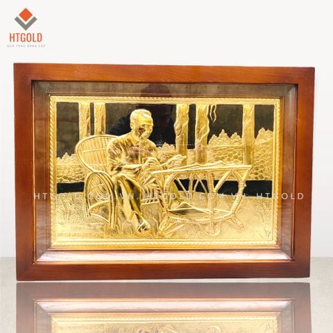 TRANH BÁC HỒ NGỒI GHẾ MÂY BẰNG ĐỒNG DÁT VÀNG (38cm*54cm)