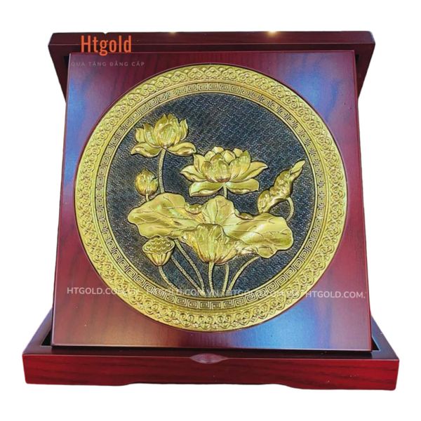 TRANH ĐỒNG HOA SEN, CHẤT LIỆU ĐỒNG VÀNG (Kích thước 23cm)- QUÀ TẶNG TRANH VÀNG.