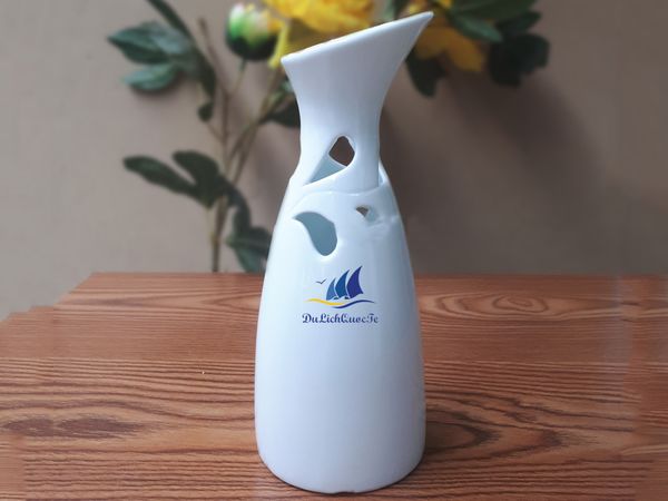 Lọ hoa sứ men trắng dáng chai vát S3