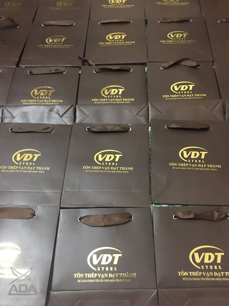 Bộ quà tặng Pin sạc & bút In logo VDT Steel