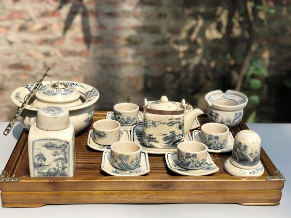Ấm chén men rạn vẽ đồng quê dáng vuông đầy đủ phụ kiện