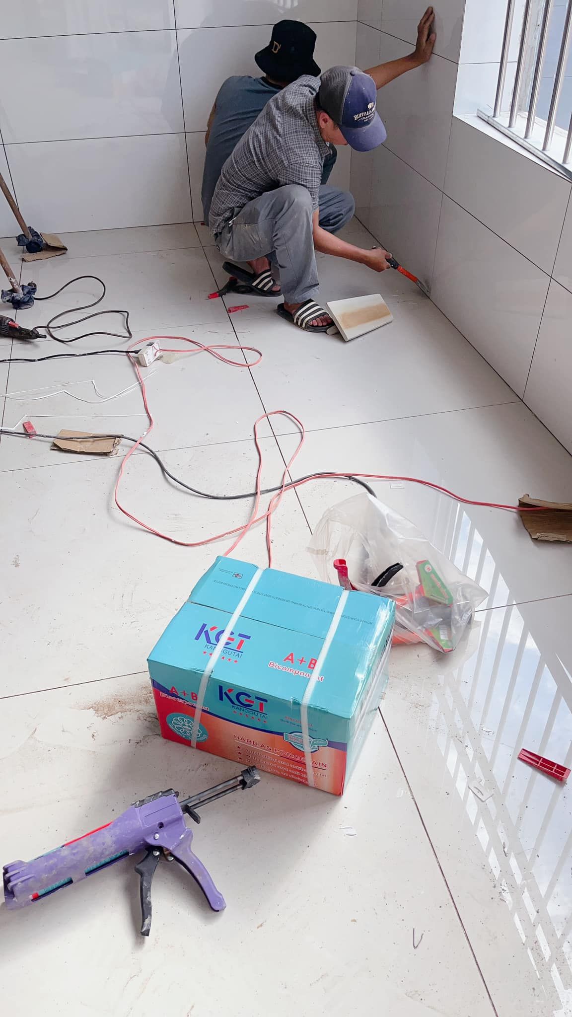  KEO CHÀ RON KGT 2 THÀNH PHẦN I KEO CHÀ RON KGT GỐC EPOXY ( KEO CHÀ RON CHỐNG THẤM, CHỐNG Ố, CHỐNG PHAI MÀU ) 