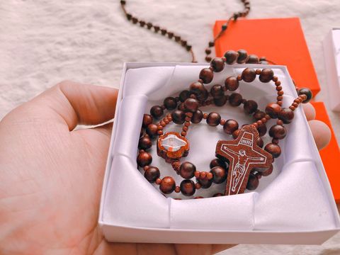  Chuỗi Mân Côi Gỗ Cẩm Lai 50 Hạt 6 li 