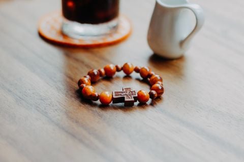  Chuỗi Mân Côi Gỗ Huyết Long – Vẻ Đẹp Huyền Bí Và Ý Nghĩa Bình An 