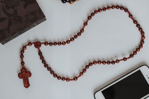  Chuỗi Mân Côi Gỗ Cẩm Lai 50 Hạt 