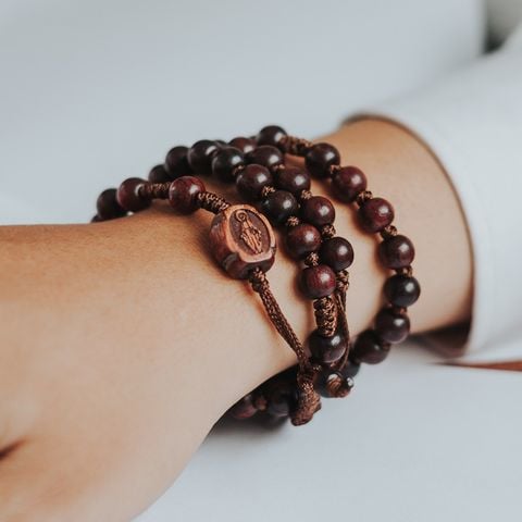  Vòng Tay Mân Côi Gỗ Cẩm Lai 50 Hạt 