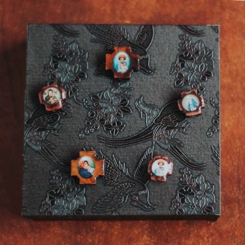  Charm Thánh giá xâu chuỗi mân côi gỗ có hình 1.5cm 