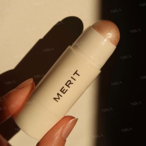 Highlight Thỏi Merit Day Glow Highlighting Balm 4G