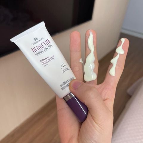 Kem Chống Nắng Cantabria Labs Neoretin Discrom Control Spf50 40Ml