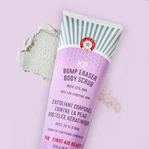 Tẩy Tế Bào Chết Body First Aid Beauty Pump Eraser Body Scrub With 10% Aha 226G