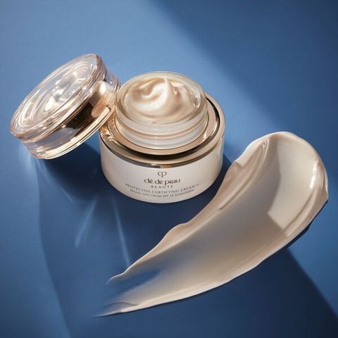 Kem Dưỡng Da Ban Ngày Clé De Peau Beauté Protective Fortifying Cream 50Ml