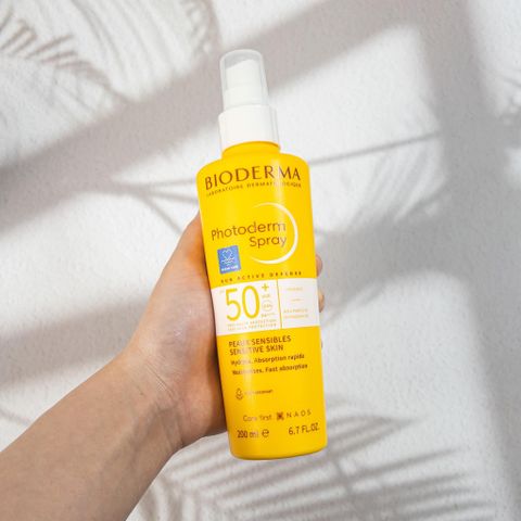 Xịt Chống Nắng Bioderma Photoderm Spray Sensitive Skin 200Ml