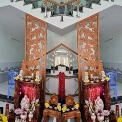 Mẫu vách ngăn bàn thờ ông địa hoa sen mẫu VOD07