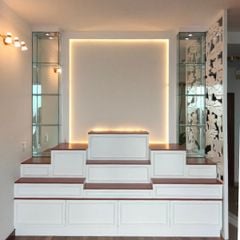Vách phòng thờ đẹp bằng gỗ sơn trắng PT44