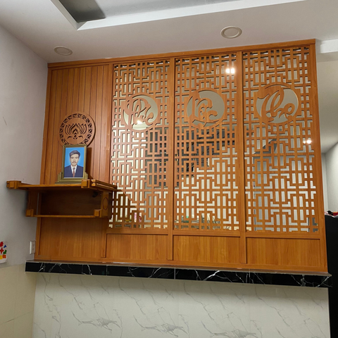 Vách ngăn bàn thờ treo VTT32