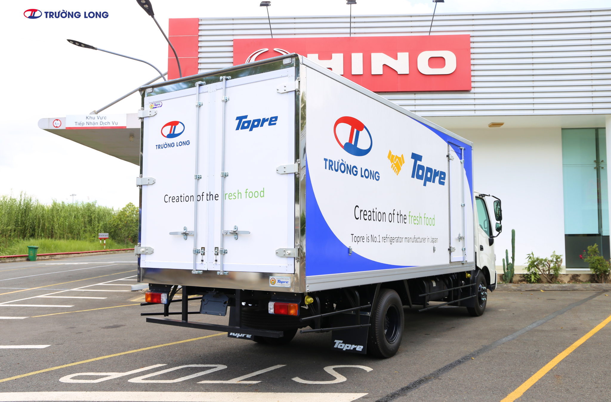 HINO XZU 720 EURO 5 - Xe đông lạnh Topre 3 tấn 4