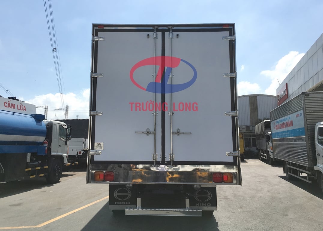 Xe Tải Hino 8 Tấn Thùng Kín