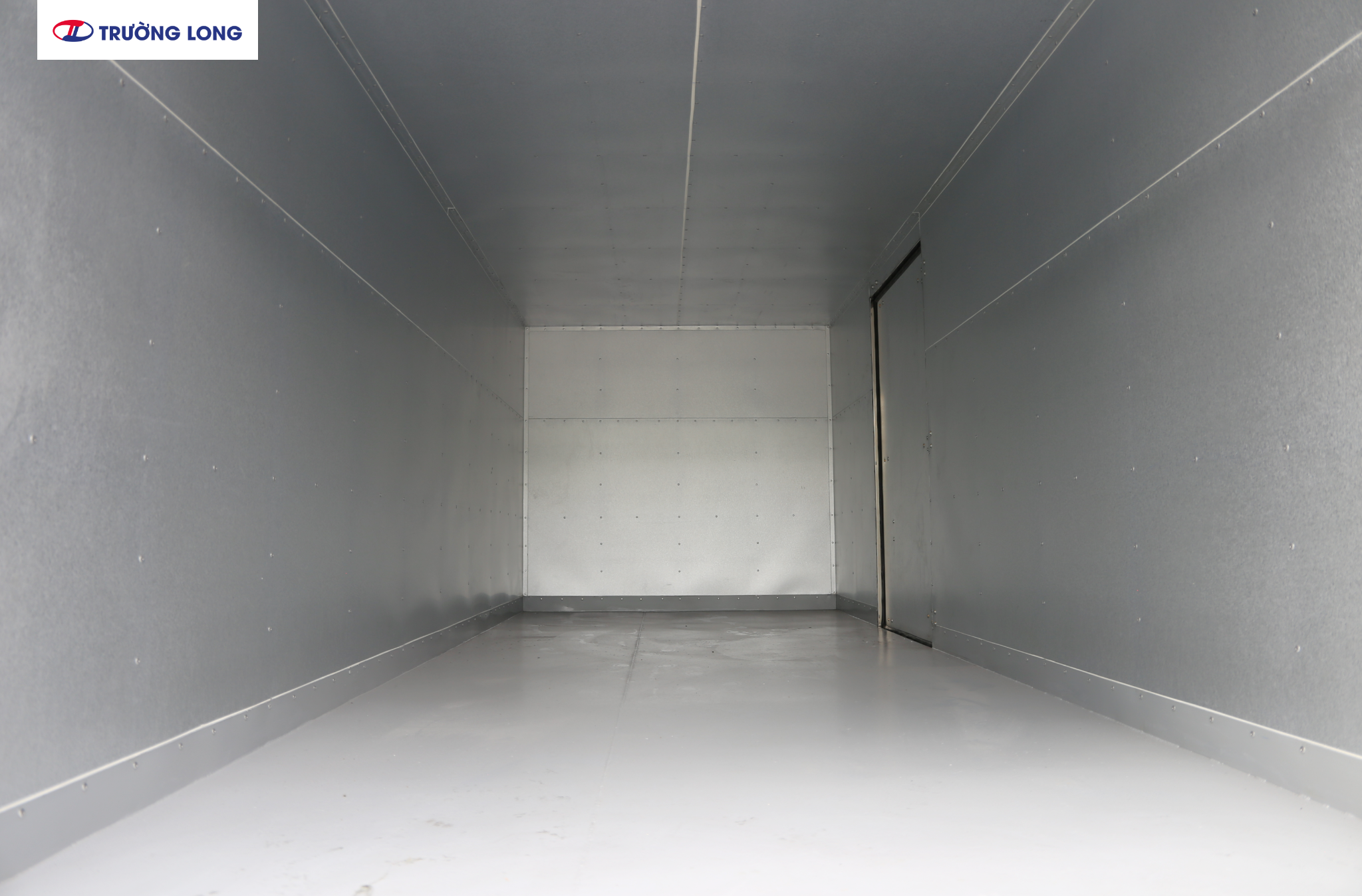 HINO XZU 720 EURO 5 - Xe thùng kín 3 tấn 5