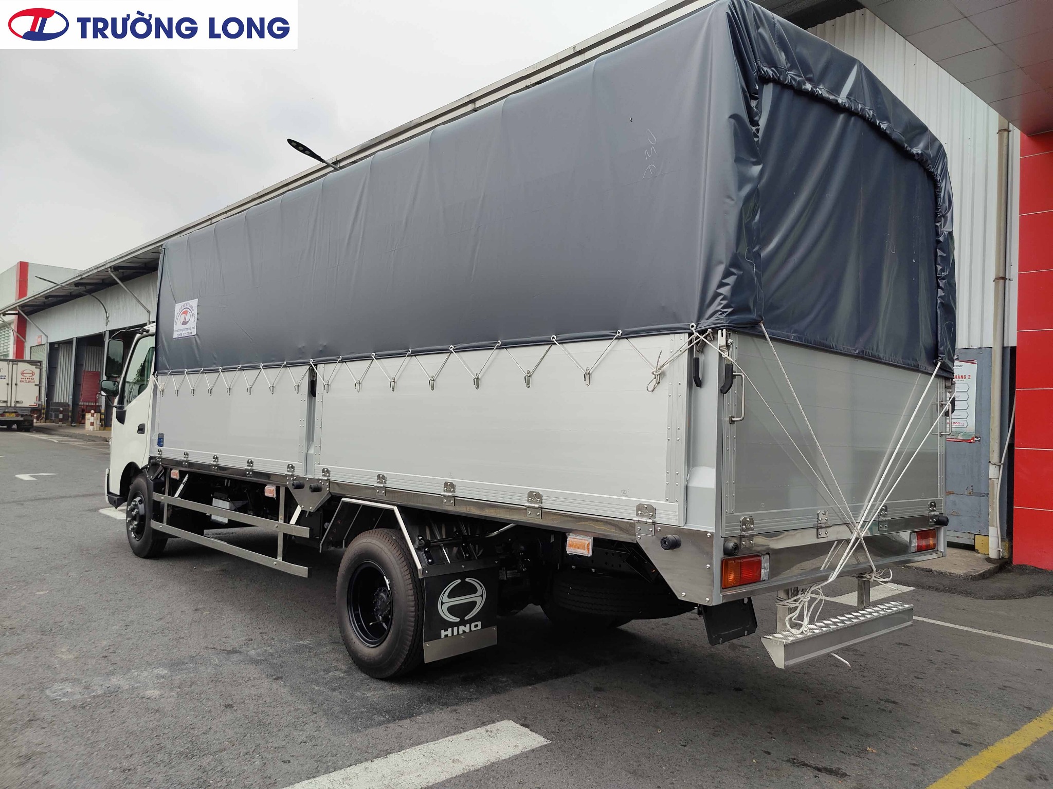 Hino 5 tấn thùng mui bạt bửng nhôm