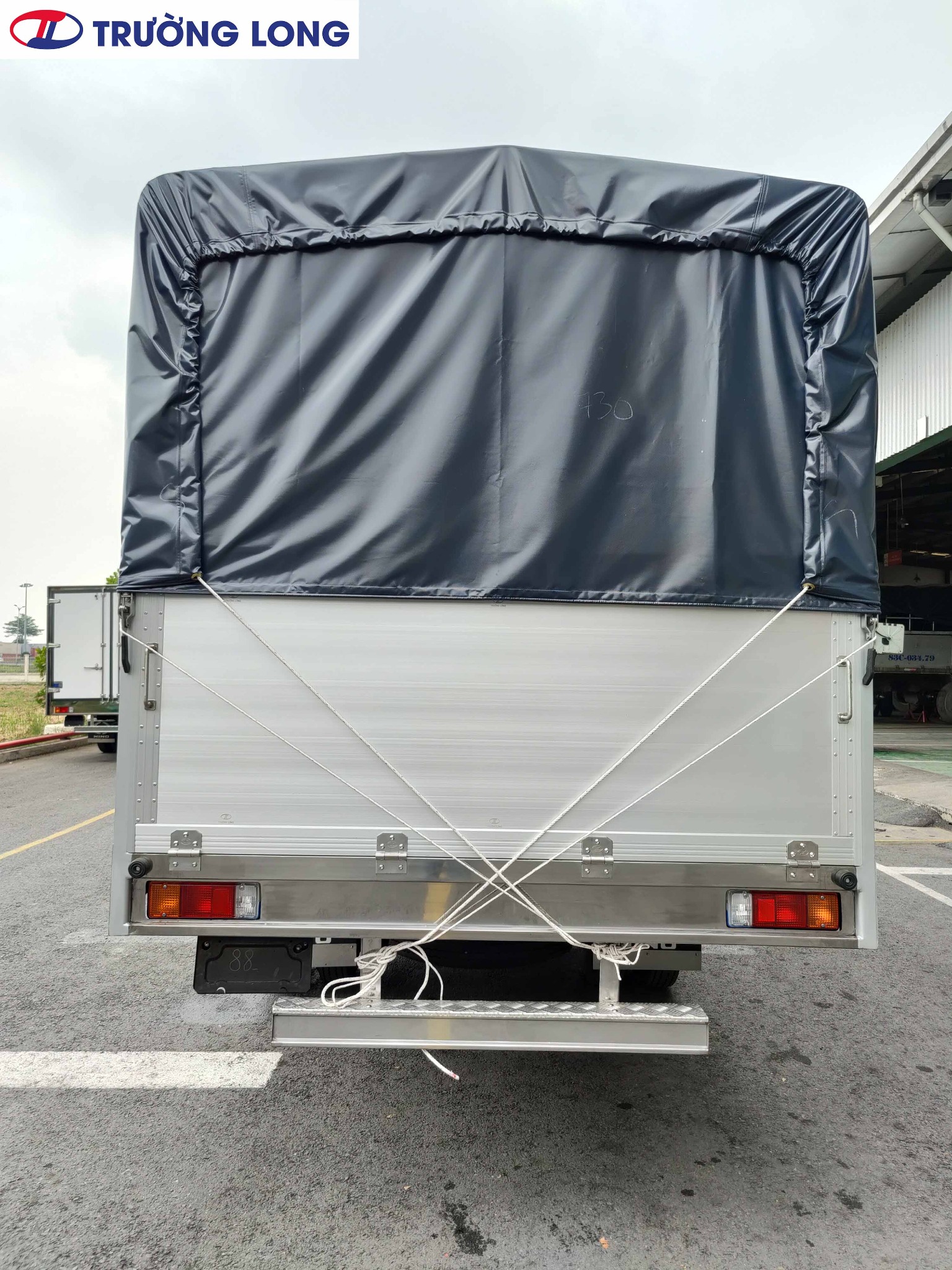 Hino 5 tấn thùng mui bạt bửng nhôm