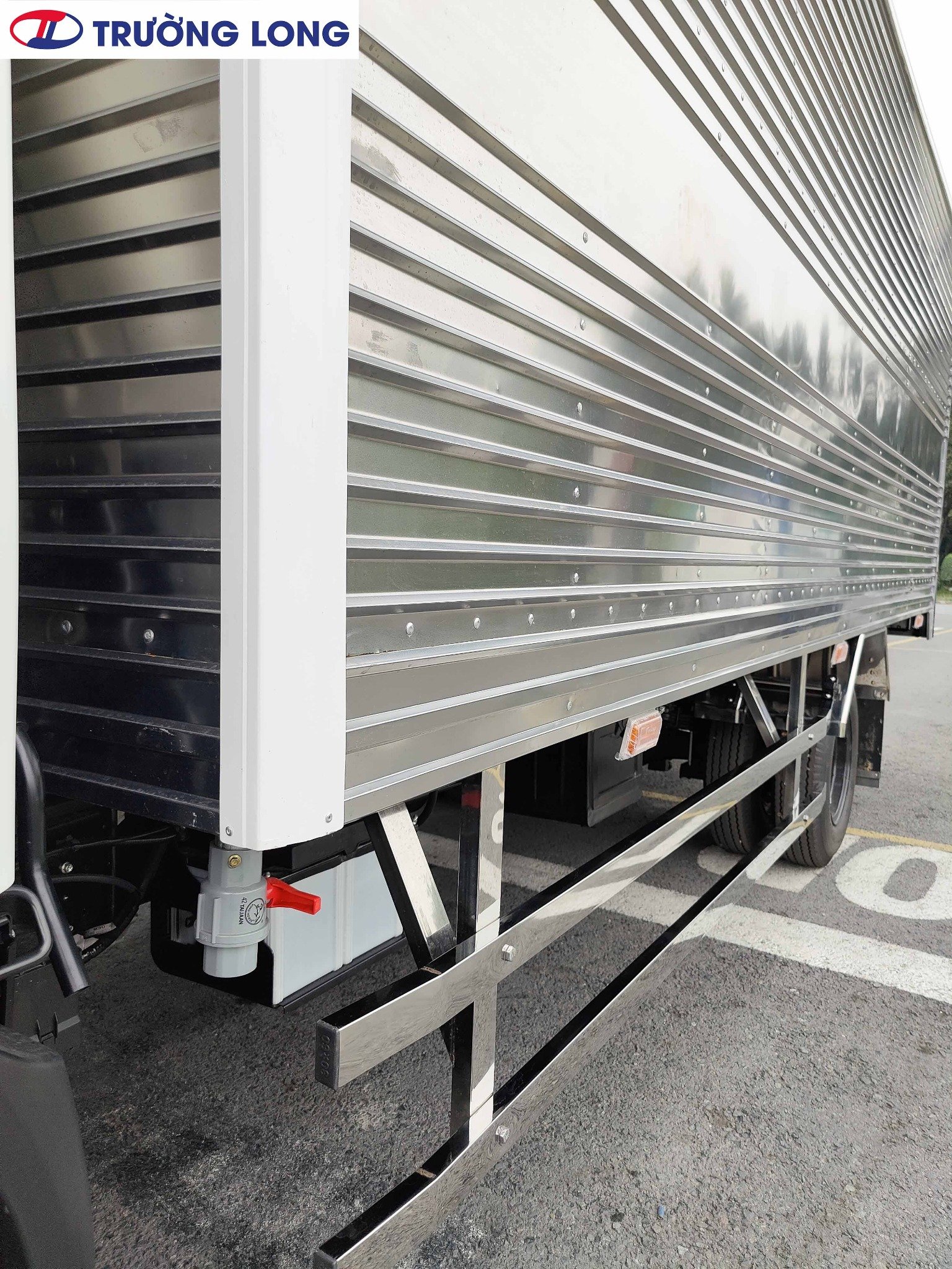 Hino 3t5 thùng kín inox