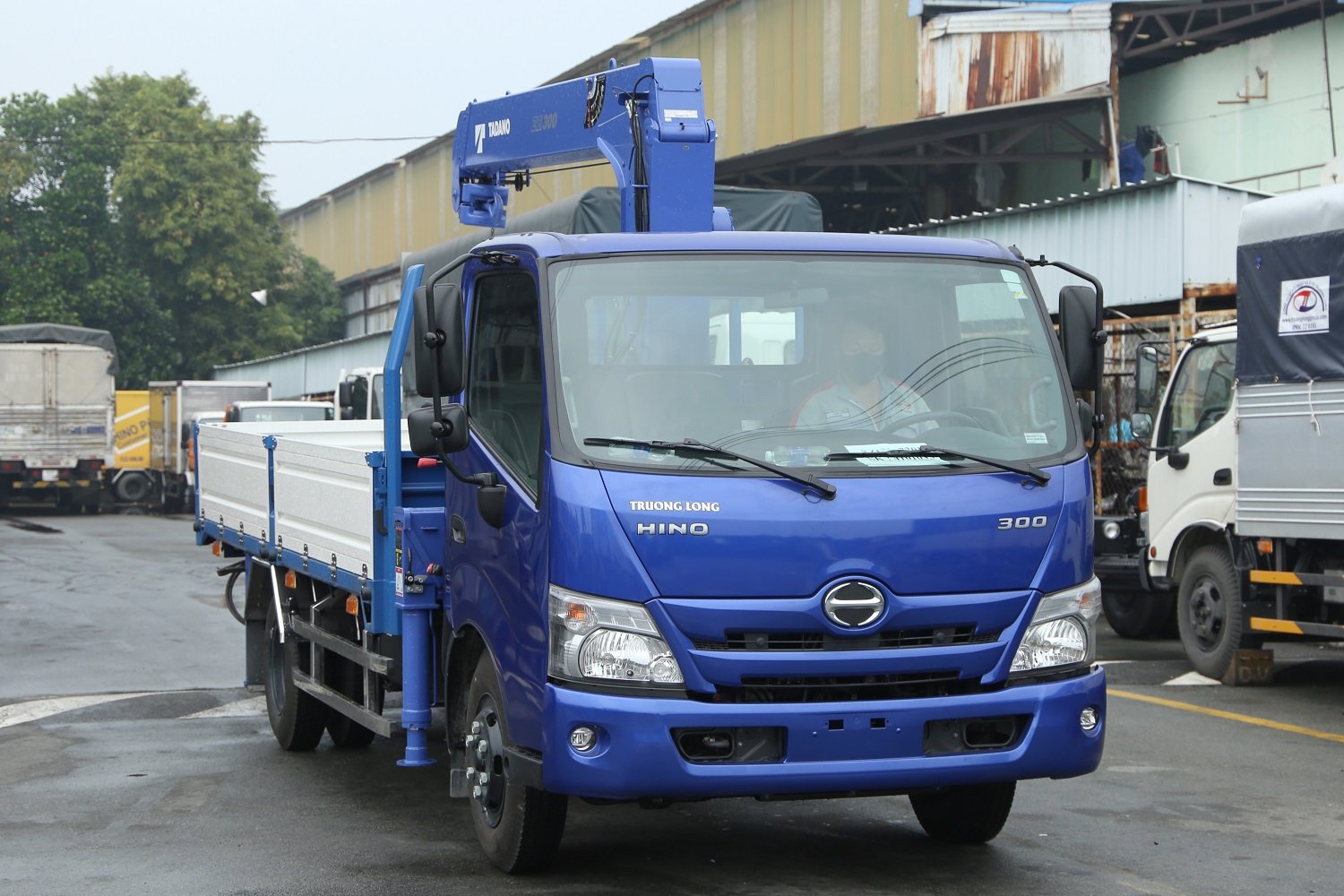 Xe tải cẩu Hino 2,5 tấn - Cần cẩu Tadano ZE303MH