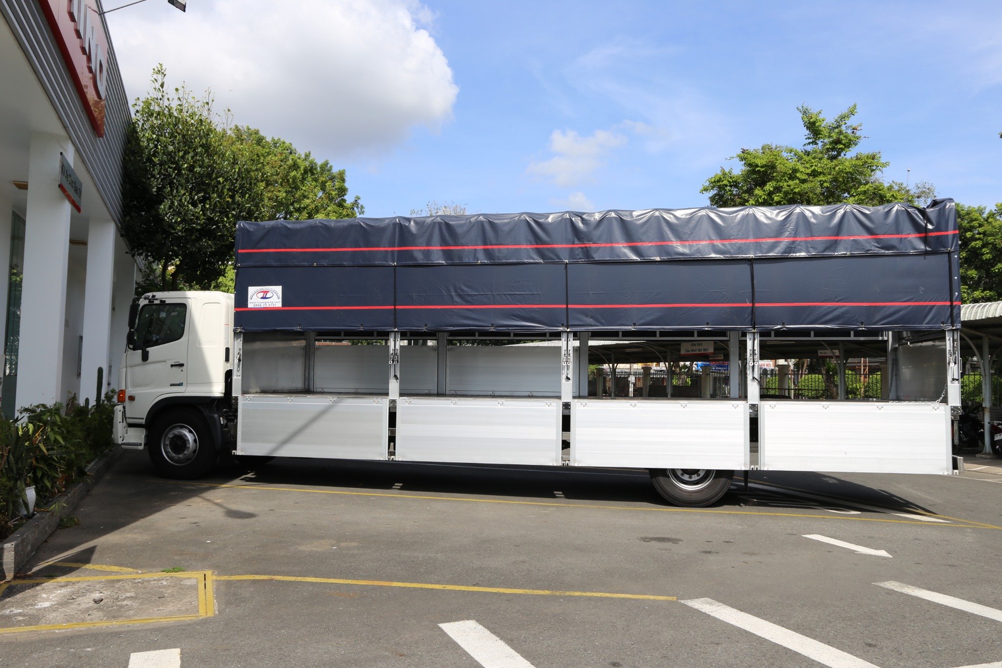 HINO PGX E5 - Xe mui bạt 7 tấn 1 thùng dài 10m