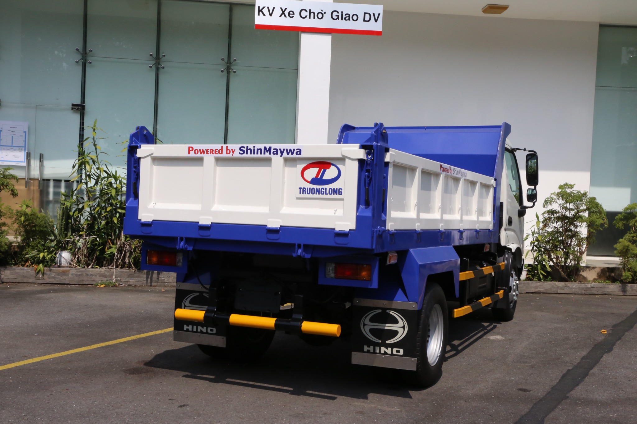 HINO XZU 650L EURO 5 - Xe ben 3t5 thùng ben 2,9 khối