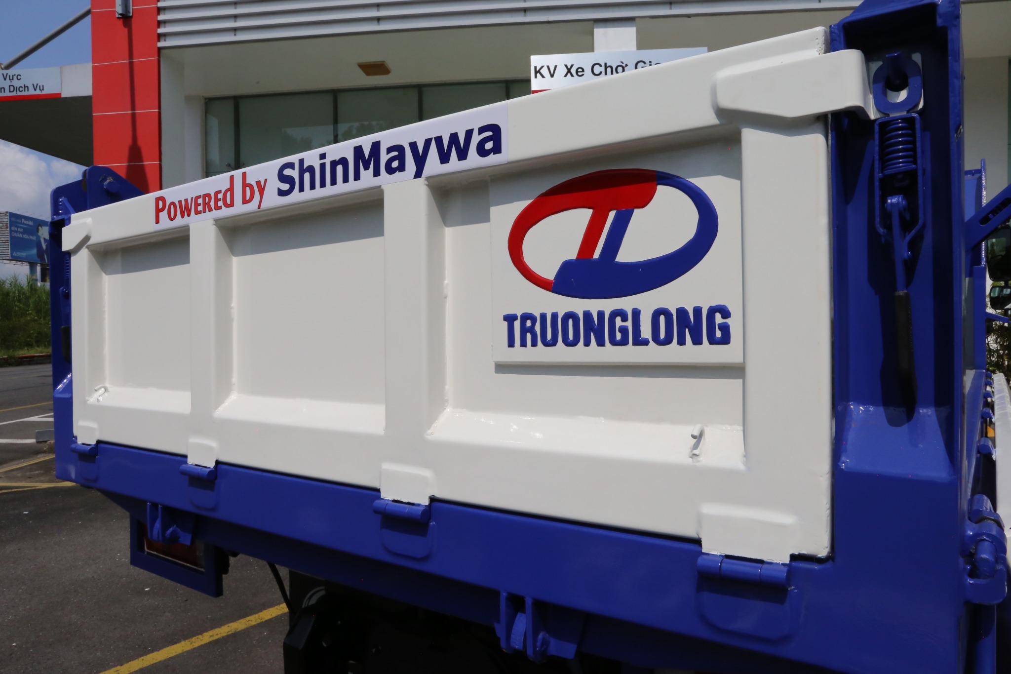 HINO XZU 650L EURO 5 - Xe ben 3t5 thùng ben 2,9 khối