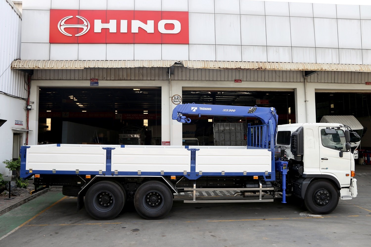 Xe tải cẩu Hino 15 tấn - Cần cẩu Tadano ZE304MH