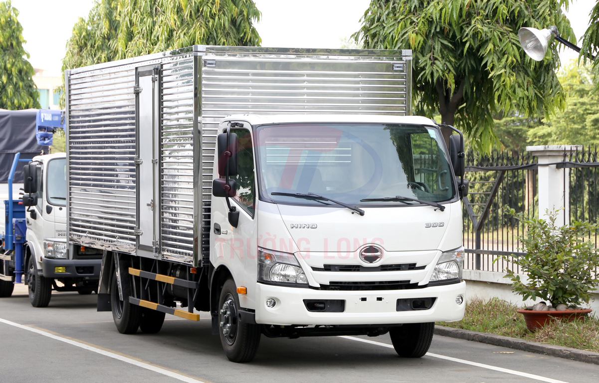 Xe Tải Hino 5 Tấn Thùng Kín Inox