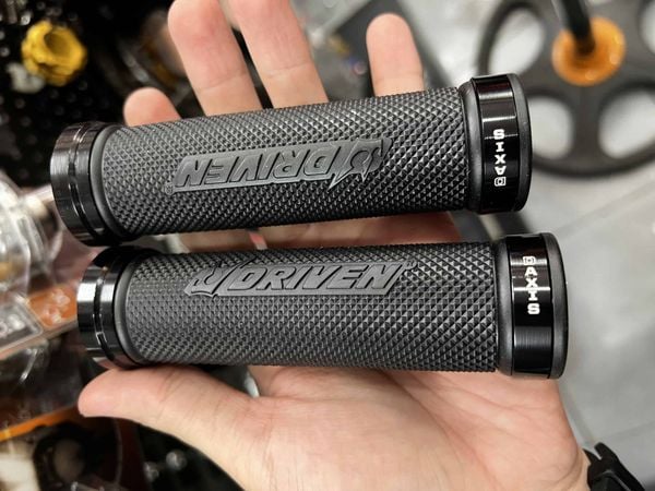 bao-tay-driven-racing-d-asix