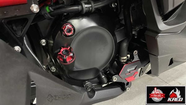 bao-ve-bom-nuoc-revolution-cho-sh350i-adv350-forza350-mau-do