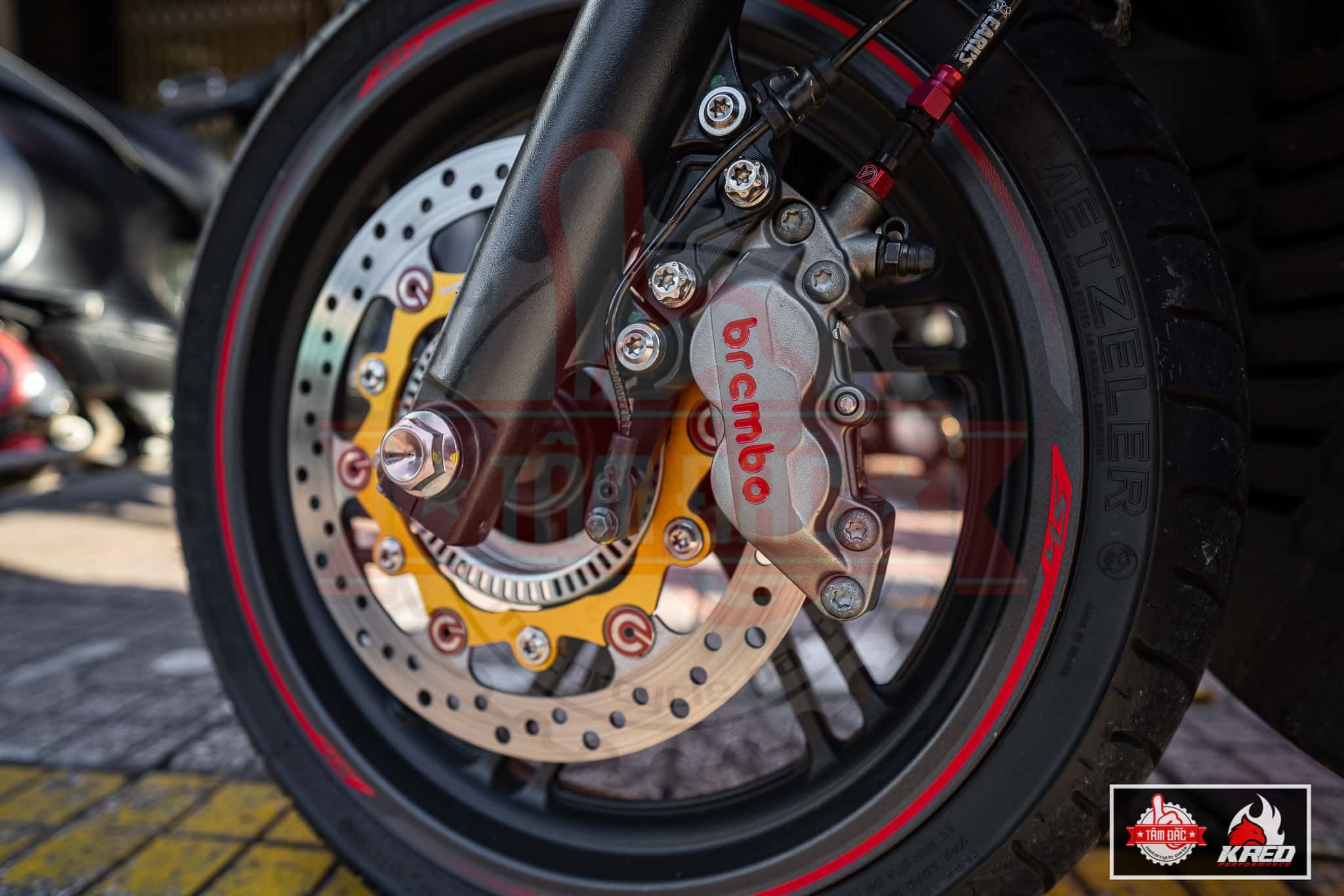  Heo Brembo 4 Piston bên trái 