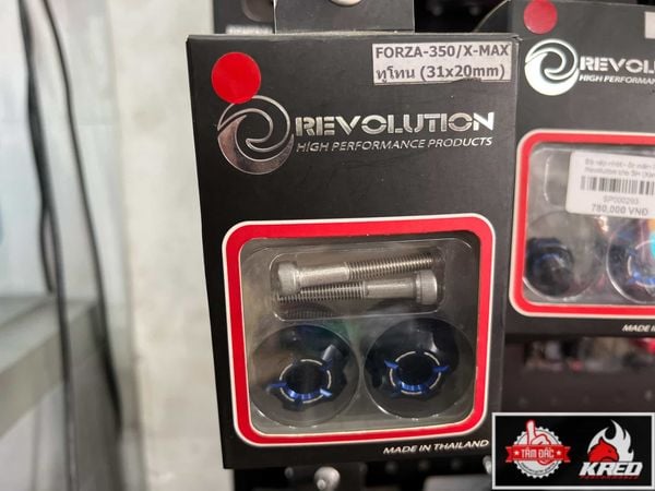 gu-tay-lai-revolution-v1-mau-xam-den