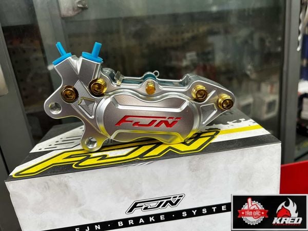 heo-thang-fjn-f20-den-ben-trai