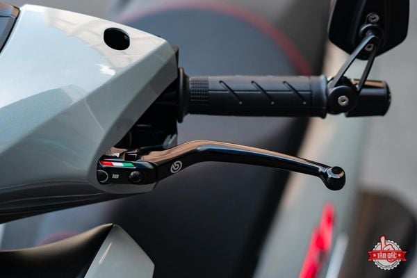 tay-thang-brembo-corsa-corta-trai