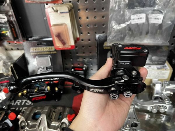 tay-thang-fjn-ex10-den-binh-dau-lien-ben-phai