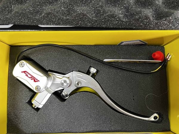 tay-thang-fjn-ex11-den-ben-phai-binh-dau-lien