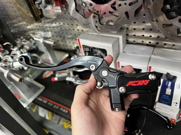 tay-thang-fjn-ex11-den-ben-trai-binh-dau-lien