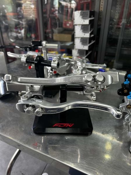 tay-thang-fjn-ex12-den-binh-dau-lien-ben-phai