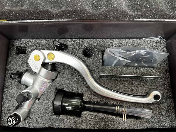 tay-thang-fjn-ex7-ben-phai-mau-den