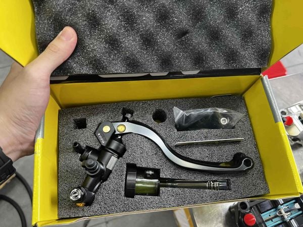 tay-thang-fjn-ex7-ben-phai-mau-den