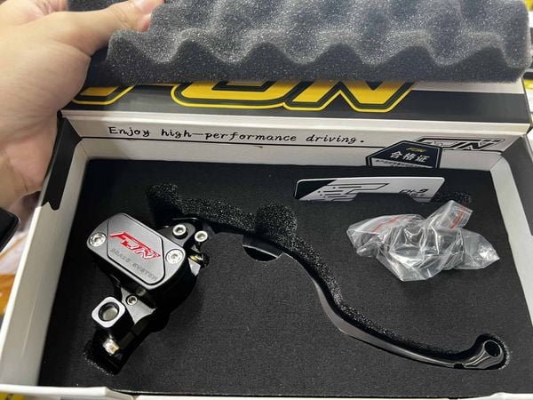 tay-thang-fjn-ex9-binh-dau-lien-phai-den