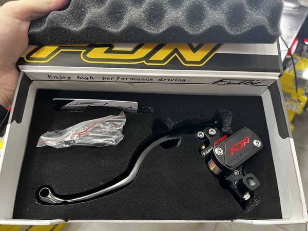 tay-thang-fjn-ex9-binh-dau-lien-trai-den